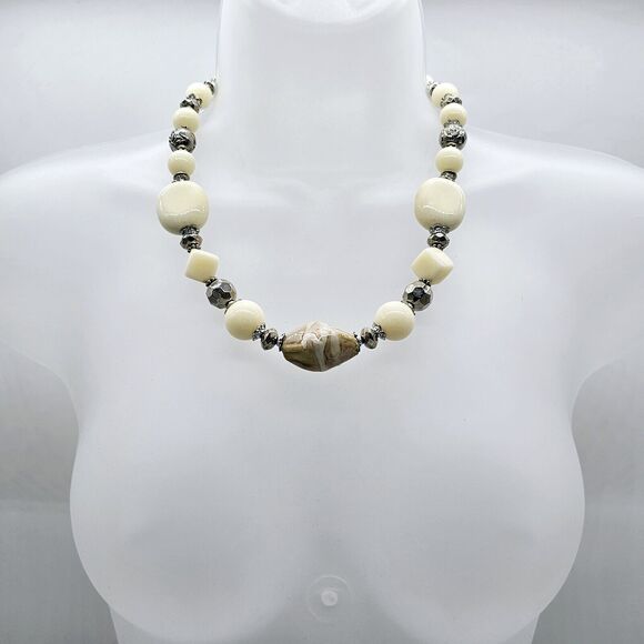 Chunky Statement Necklace Glass Ivory Tone Marbled Silver Accent Rose Bead Facet - Picture 6 of 9